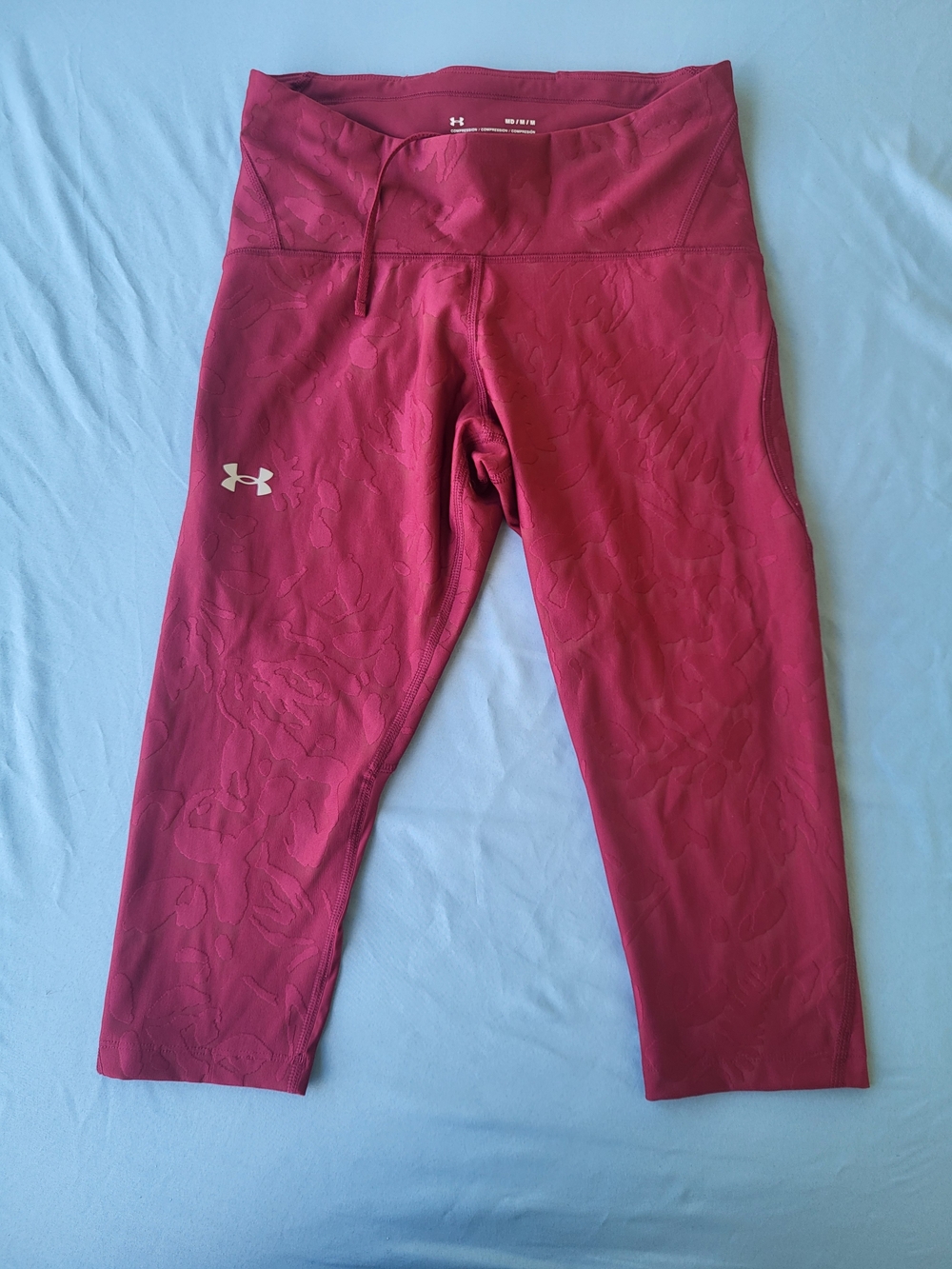 Under Armour Women's HeatGear Compression Floral Embossed Capri Leggings Medium